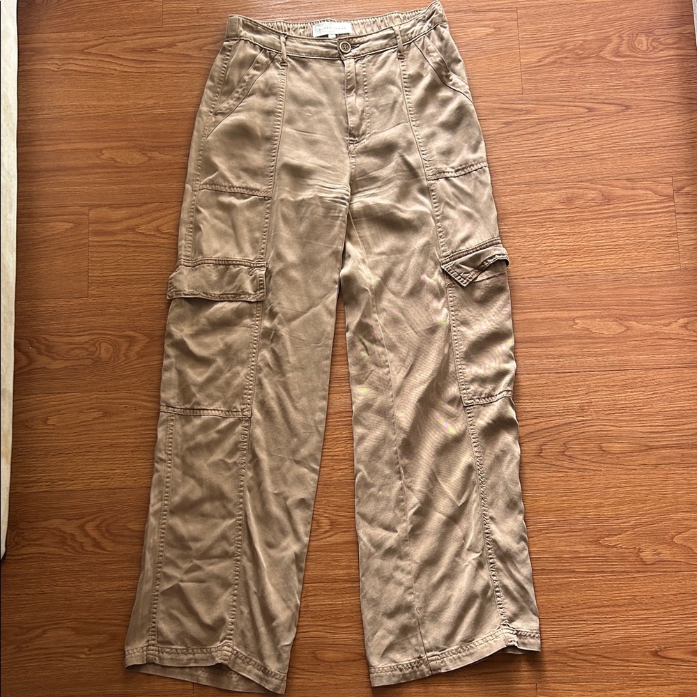 Stylish Women's Risen Cargo Pants in Tan